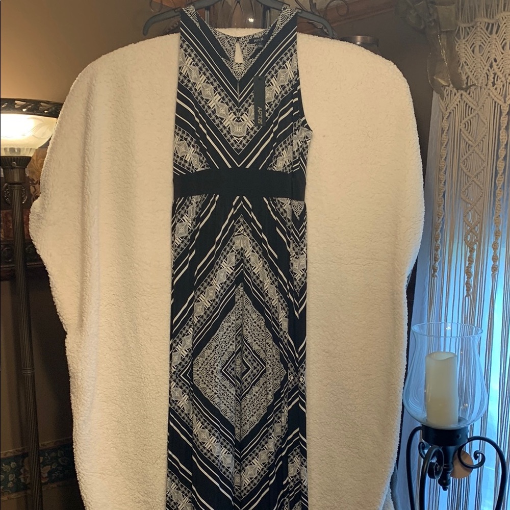 Kohl's Black and White Sleeveless Maxi Dress Casual